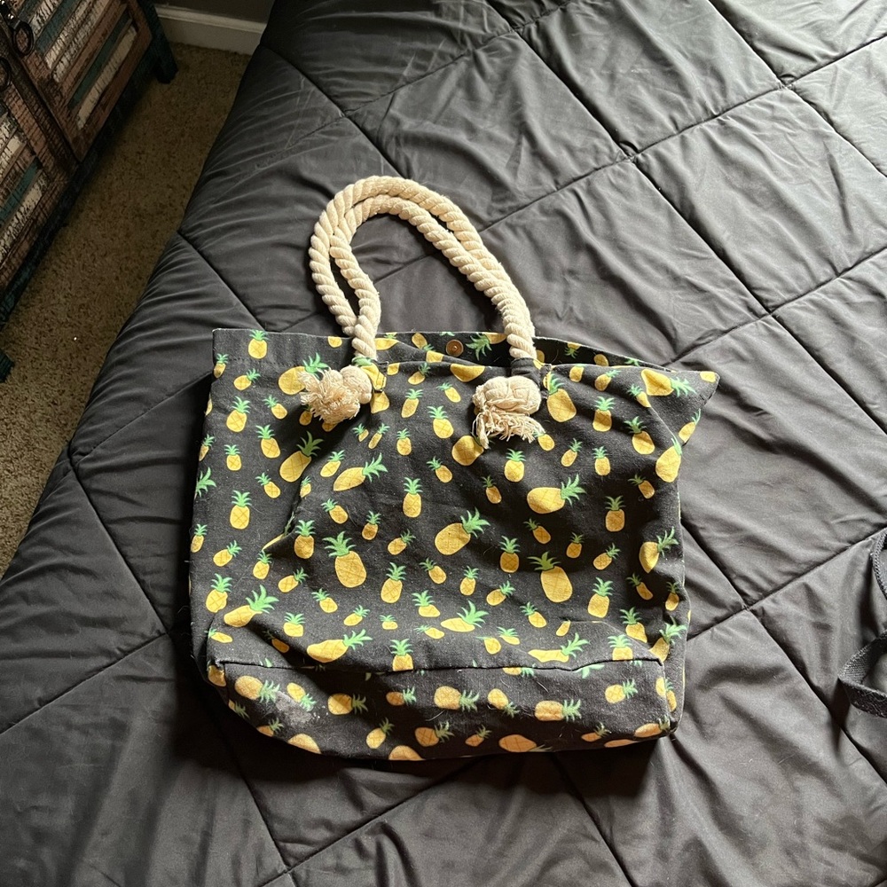 Tote bag, with pineapples on it